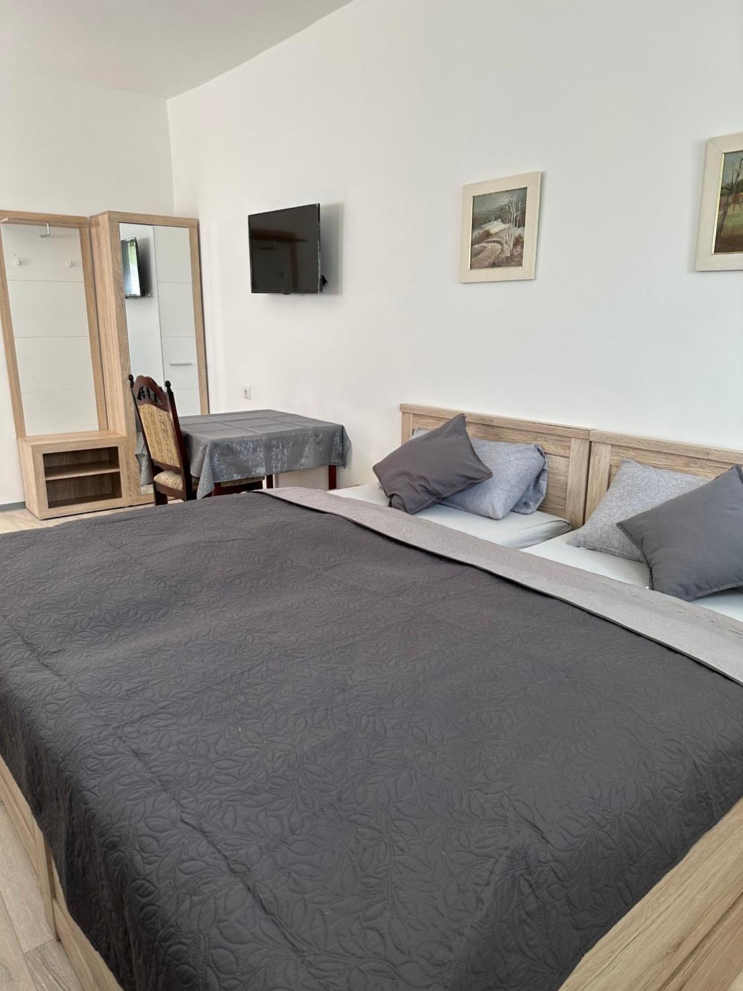 Ein Zimmer Wohnung Am Markt Oelsnitz  Esterno foto